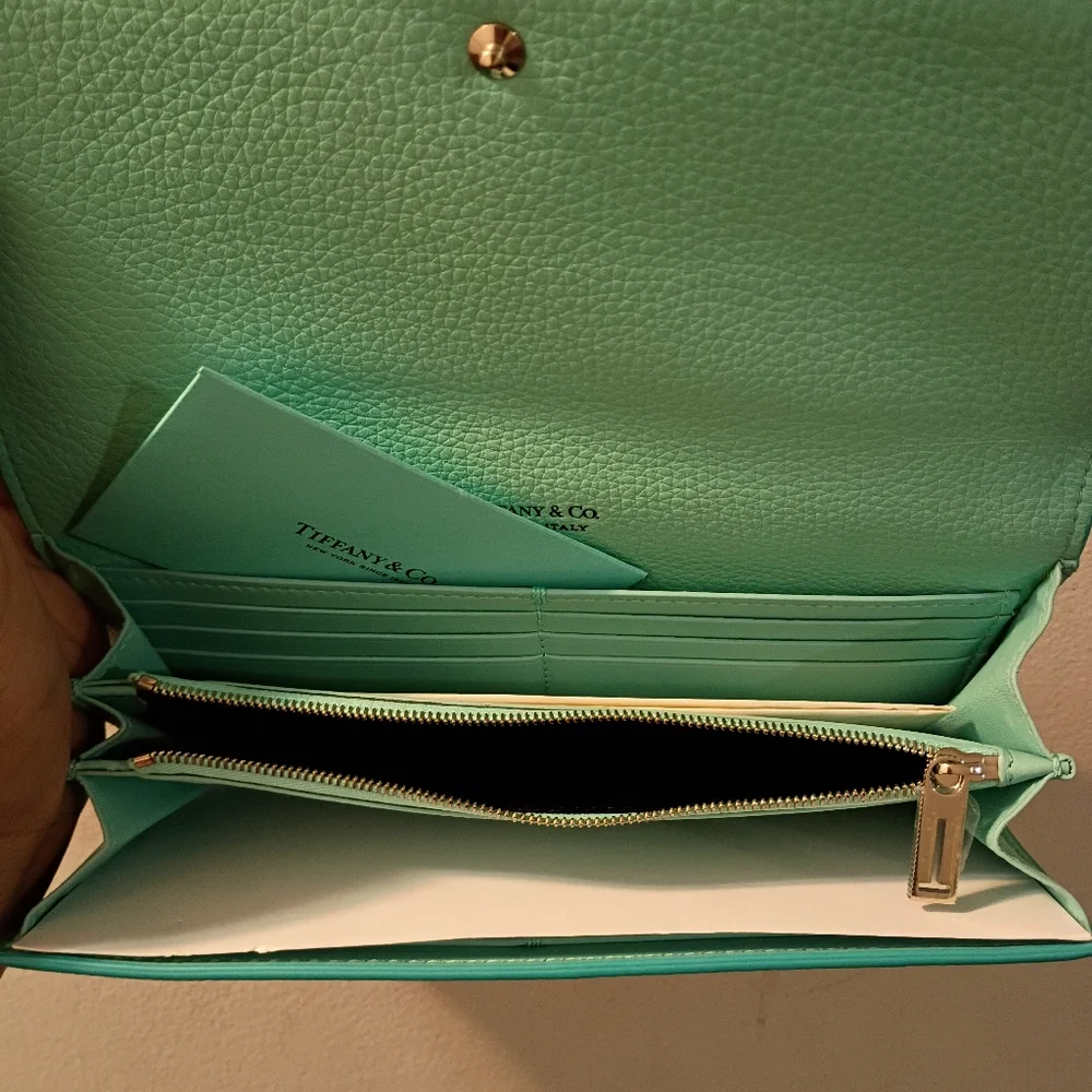 Tiffany & Co. NWOT, Women's, Continental Wallet, Snap Closure, Color Turquoise - Picture 11 of 16